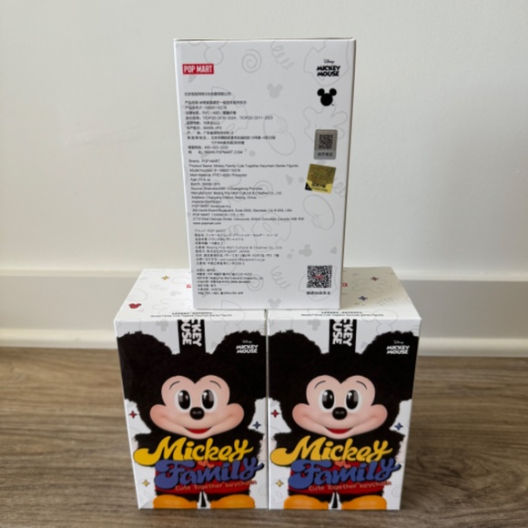 Mickey Family Cute Together Keychain Sealed Blind Box - 100% AUTHENTIC POP MART - Picture 3 of 5